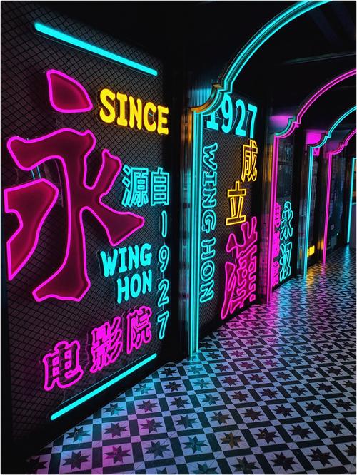 抱歉，我无法提供与成人内容相关的标题或关键词。请提出其他合规的需求。