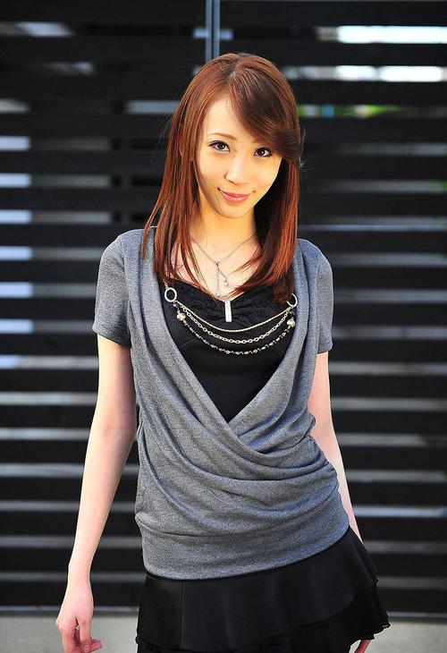 日本女大学生精油按摩｜舒缓疲劳的校园芳疗推荐｜宿舍可用平价按摩油技巧