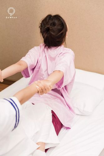 伦理片《人妻体验按摩》中婚姻与欲望的微妙界限，家庭主妇情感探索的深层解读