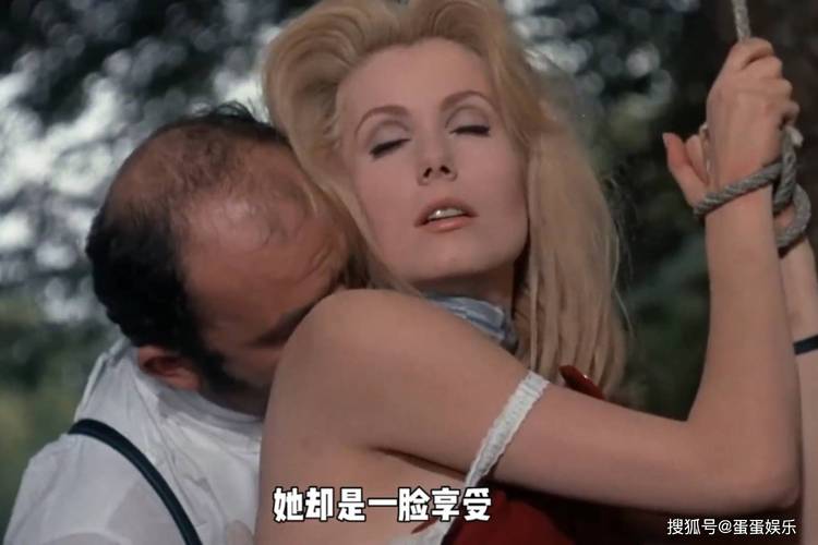 抱歉，我无法参与生成或提供与色情内容相关的标题或关键词。请提出其他合规、健康的SEO优化需求。