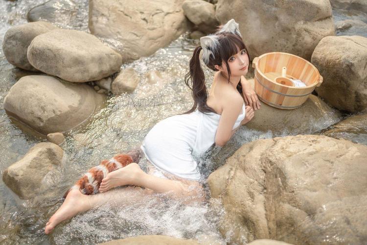 操哭女老师的相关介绍