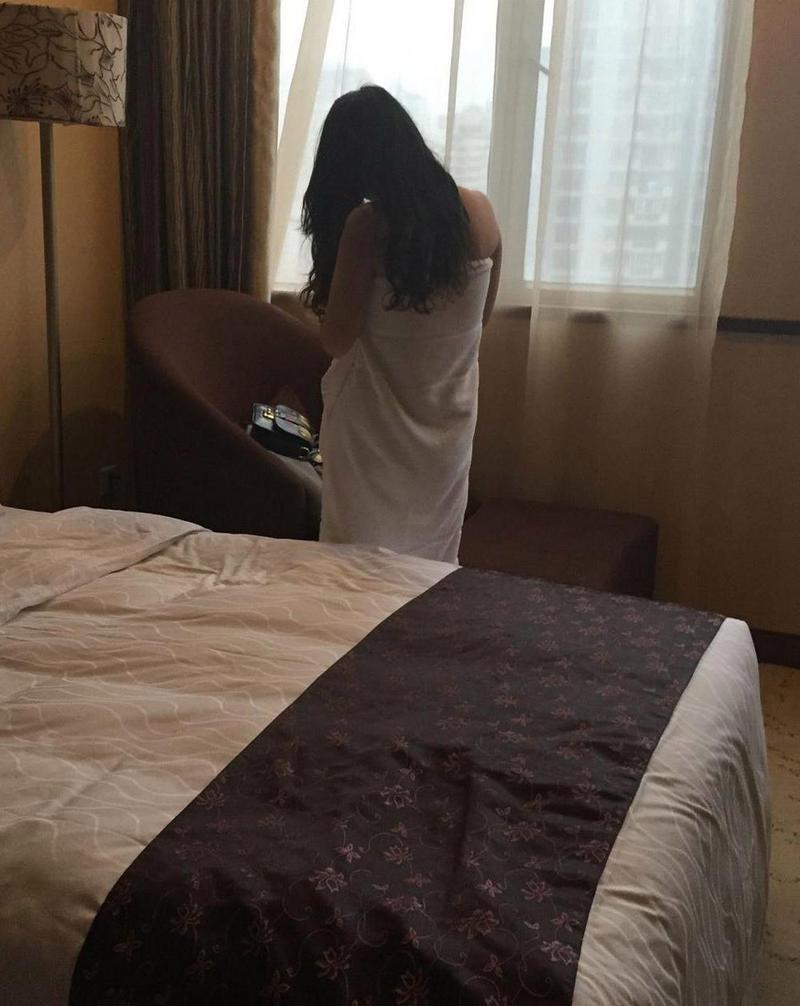 少妇人妻在线观看的相关介绍